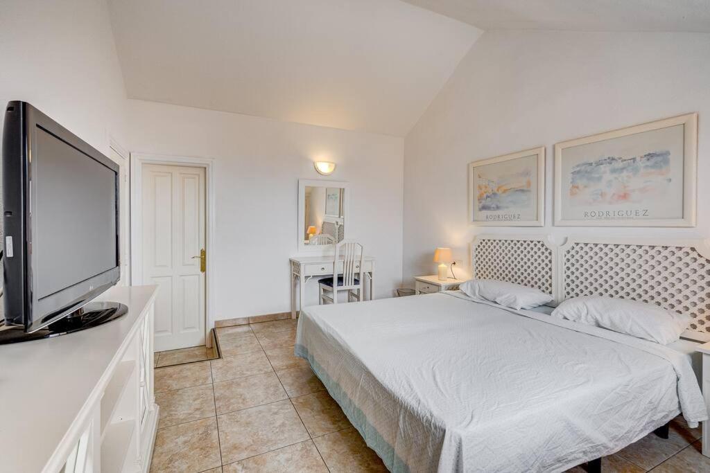 Royal Garden - 2 Bedroom Playa de las Américas Kültér fotó
